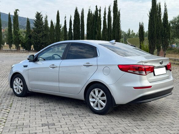 2016 Kia Rio III Рестайлинг, серебристый, 1183000 рублей - вид 8