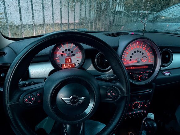2012 Mini Hatch Cooper II (R56) Рестайлинг, белый - вид 16