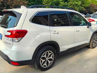 2023 Subaru Forester V Рестайлинг, белый, 2820000 рублей, вид 3