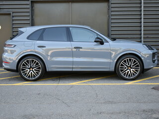 2026 Porsche Cayenne III Рестайлинг, серый, 20500000 рублей, вид 4