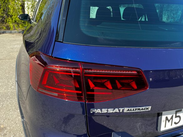 2018 Volkswagen Passat Alltrack B8, синий, 2800000 рублей - вид 9