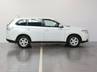 2013 Mitsubishi Outlander III, белый, 979000 рублей, вид 4