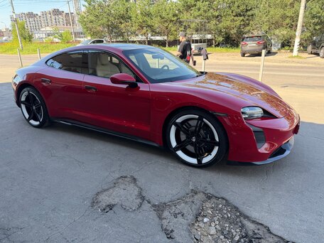 2020 Porsche Taycan Turbo I, красный, 9200000 рублей, вид 3