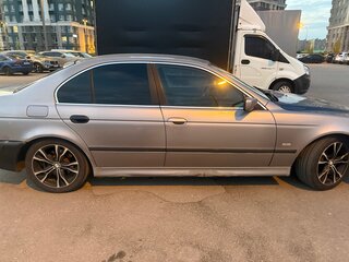 2000 BMW 5 серии 528i IV (E39), серебристый, 380000 рублей, вид 3