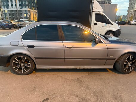 2000 BMW 5 серии 528i IV (E39), серебристый, 380000 рублей, вид 3