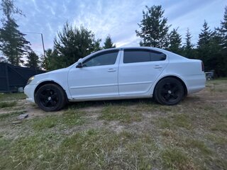 2011 Skoda Octavia DSG7 II (A5) Рестайлинг, белый, 850000 рублей, вид 4
