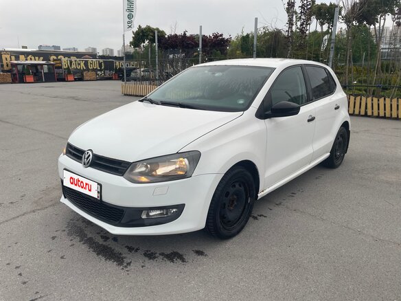 2010 Volkswagen Polo V, белый, 500000 рублей