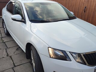 2017 Skoda Octavia III (A7) Рестайлинг, белый, 1400000 рублей, вид 2