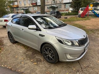 2012 Kia Rio 5-speed III, серебристый, 860000 рублей, вид 2