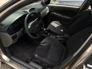 2011 Nissan Almera Classic I, бежевый, 700000 рублей, вид 4