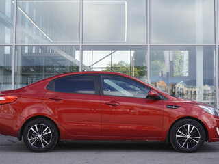 2013 Kia Rio 4-speed III, красный, 877000 рублей, вид 4