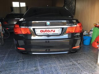 2010 BMW 7 серии 750i xDrive V (F01/F02/F04), чёрный, 2500000 рублей, вид 3