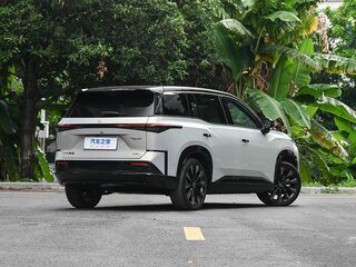 2026 Toyota bZ3X 67.9 kWh, серебристый, 3090007 рублей, вид 4