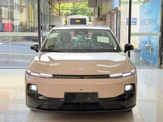 2026 Leapmotor B01 430, бежевый, 2099666 рублей, вид 2