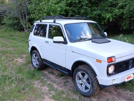 2011 Lada (ВАЗ) 2121 (4x4) I Рестайлинг, белый, 420000 рублей, вид 3
