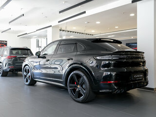 2025 Porsche Cayenne GTS Coupé III Рестайлинг, чёрный, 25690000 рублей, вид 3