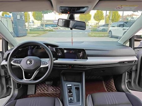2023 Volkswagen Golf VIII, серый, 1890000 рублей, вид 5