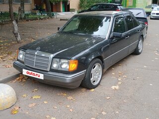1992 Mercedes-Benz E-Класс 220 I (W124), чёрный, 410000 рублей, вид 1