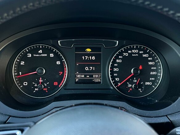 2016 Audi Q3 I (8U) Рестайлинг, белый, 1880000 рублей - вид 12