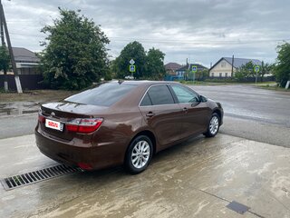 2017 Toyota Camry VII (XV50) Рестайлинг 2, коричневый, 1800000 рублей, вид 3