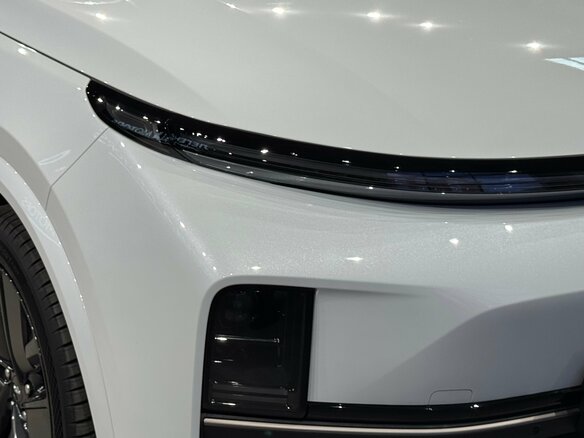 2026 Li Auto (Lixiang) L9 52.3 kWh I Рестайлинг, белый, 11990000 рублей - вид 11