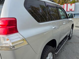 2011 Toyota Land Cruiser Prado 150 Series, серебристый, 2840000 рублей, вид 4