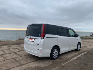2016 Toyota Noah III (R80), белый, 1950000 рублей, вид 3