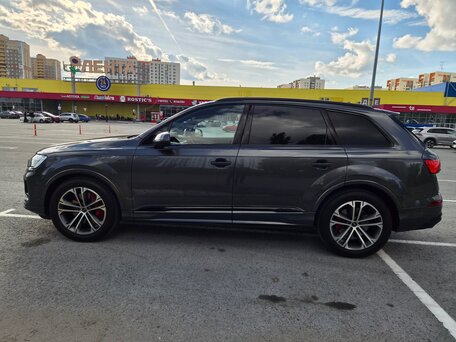 2024 Audi Q7 55 TFSI e II (4M) Рестайлинг 2, серый, 11500000 рублей, вид 5