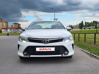 2017 Toyota Camry VII (XV50) Рестайлинг, белый, 2150000 рублей, вид 2