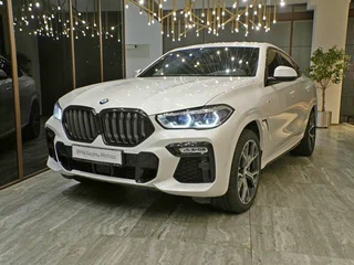 2021 BMW X6 40d III (G06), белый, 9850000 рублей, вид 1