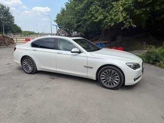 2010 BMW 7 серии 750i xDrive V (F01/F02/F04), белый, 2000000 рублей, вид 2