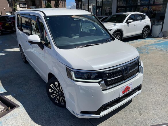2023 Honda Stepwgn Spada VI, белый, 2300000 рублей - вид 2