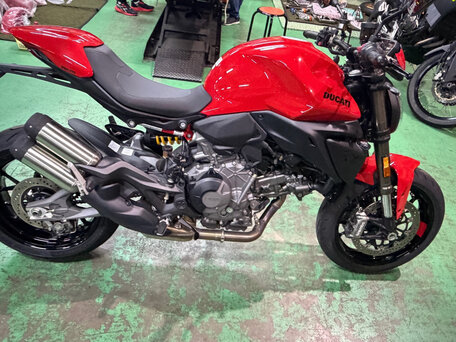 2026 Ducati Monster, красный, 1280000 рублей, вид 2