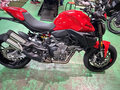 2026 Ducati Monster, красный - вид 1