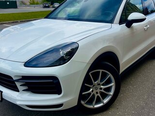 2020 Porsche Cayenne III, белый, 7350000 рублей, вид 3