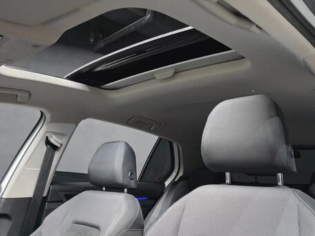 2022 Volkswagen Golf VIII, белый, 2691483 рублей, вид 4