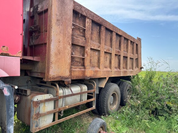2011 Sinotruk Howo ZZ3327, красный, 1400000 рублей - вид 14