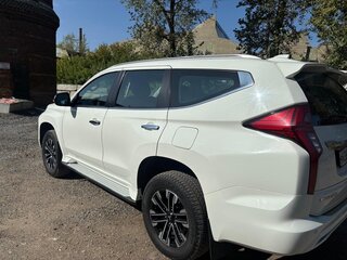 2023 Mitsubishi Montero Sport III Рестайлинг, белый, 4400000 рублей, вид 3