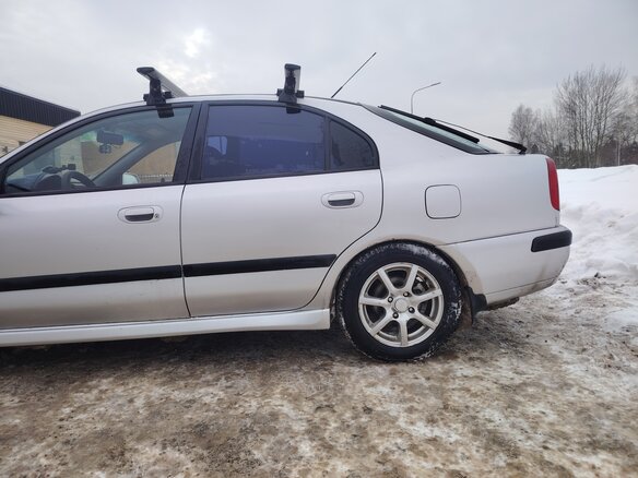 2002 Mitsubishi Carisma I Рестайлинг, серебристый, 240000 рублей - вид 4
