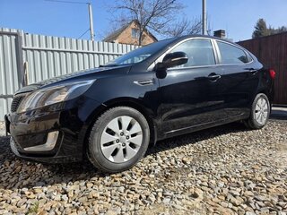 2013 Kia Rio 4-speed III, чёрный, 1050000 рублей, вид 4