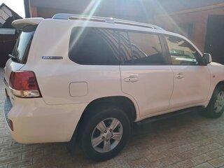 2011 Toyota Land Cruiser 200 Series, белый, 3500000 рублей, вид 4