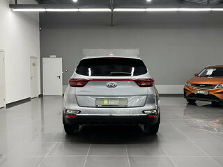 2019 Kia Sportage IV Рестайлинг, серебристый, 2040000 рублей, вид 4