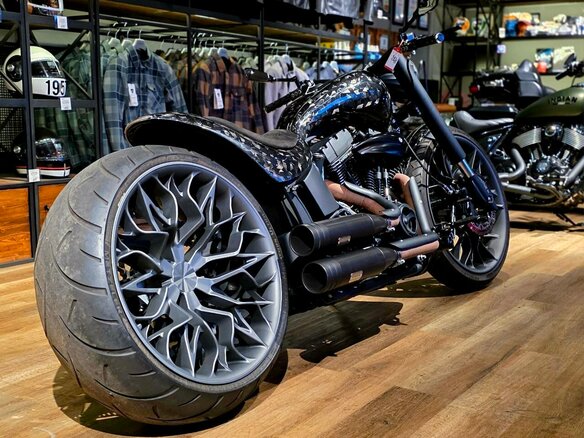 2012 Harley-Davidson Fat Boy, чёрный, 3700000 рублей - вид 1