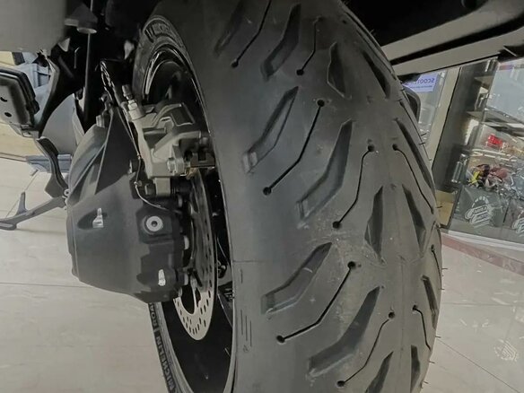2025 BMW R 1300 RT, чёрный, 3900000 рублей - вид 2