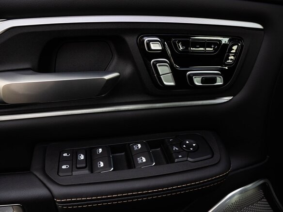 2026 Ram 1500 Crew Cab V Рестайлинг, чёрный, 10100000 рублей - вид 16