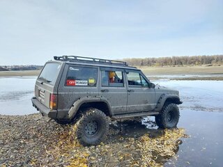 1993 Jeep Cherokee II (XJ), серый, 1560000 рублей, вид 3