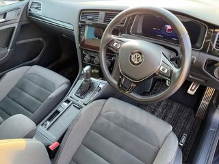 2018 Volkswagen Golf VII Рестайлинг, чёрный, 1570000 рублей, вид 4