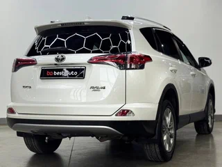 2017 Toyota RAV4 IV (XA40) Рестайлинг, белый, 2350000 рублей, вид 5