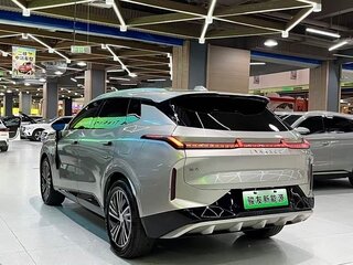 2025 Lynk & Co 08 EM-P 28.3 kWh I Рестайлинг, серебристый, 3883033 рублей, вид 5