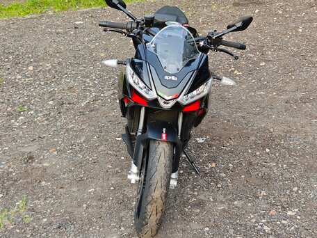 2022 Aprilia Tuono 660, чёрный, 990000 рублей, вид 3